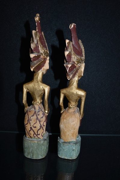 Oosterse beeldjes van hout. Antiek en handgeschilderd - Afbeelding 4